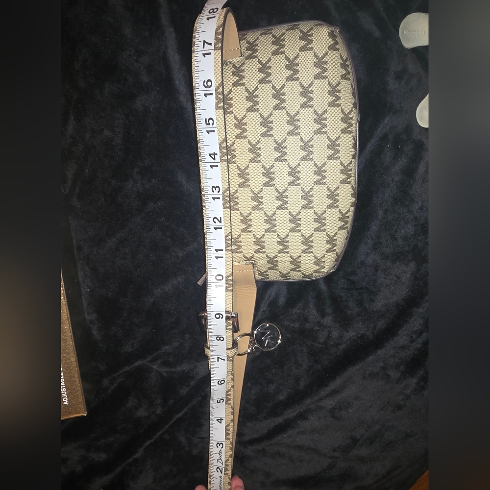Michael Kors Belt Bag/ Fanny Pack - Picture 5 of 8